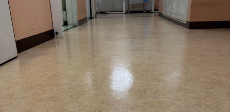 【関西の病院廊下に最適な滑り止めUVーGrip100】