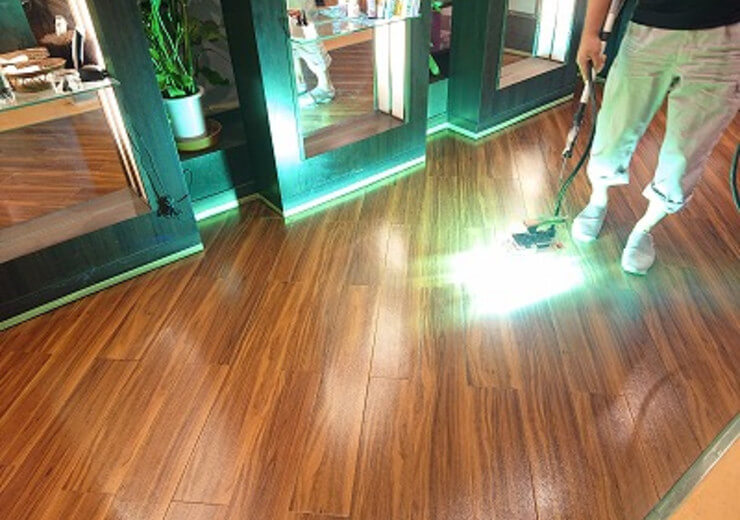 タイル床の特性に合わせた最適な防滑施工と塗料の選び方